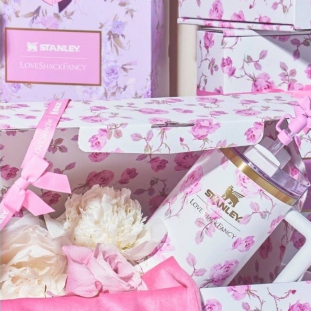 The Stanley x LoveShackFancy Ribbon Rosa 40 oz. Quencher - NEW in Sealed Package - Picture 1 of 6